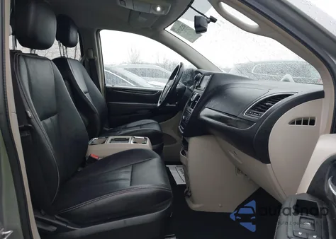 2015 Chrysler Town & Country Touring from USA, damaged, VIN 2C4RC1BG8FR656637